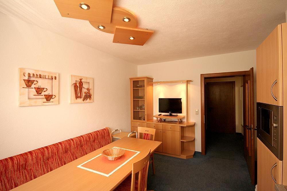 Haus Raetia Apartment Serfaus Room photo